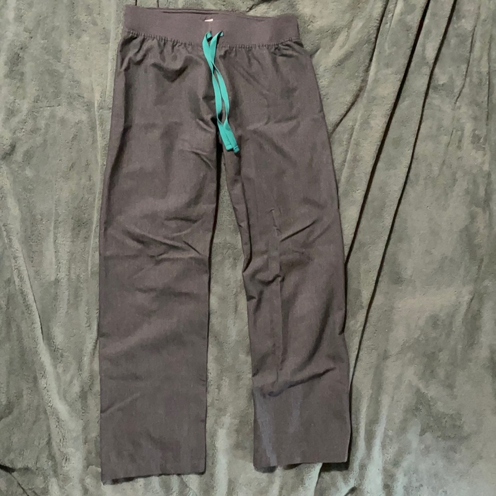 XS Petite Livingston Figs Scrubs Graphite